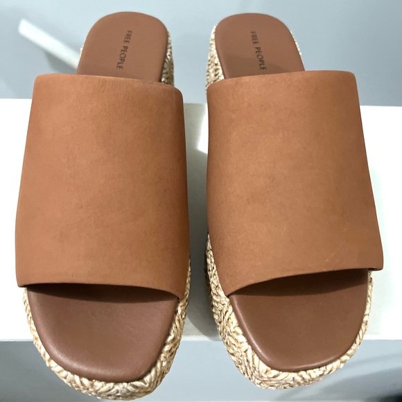 🌻🆕FREE PEOPLE Harbor Raffia Flatform Sandals-Tan Color-Size 8 & 9 - Picture 9 of 17